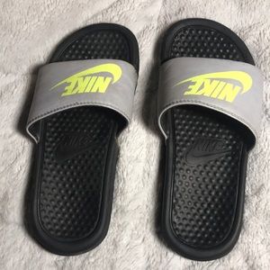 3 for 20💜 Well loved Nike Slides